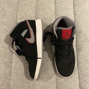 jorden 1s grade school mids